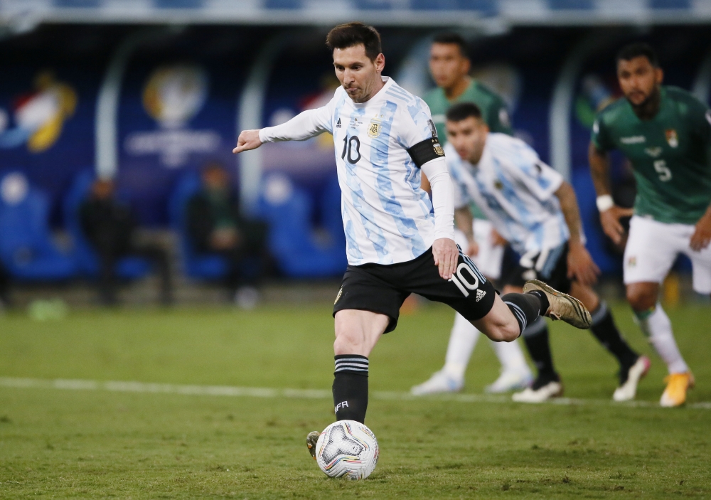 Messi sút hụt nhưng lại giúp đồng đội ghi bàn