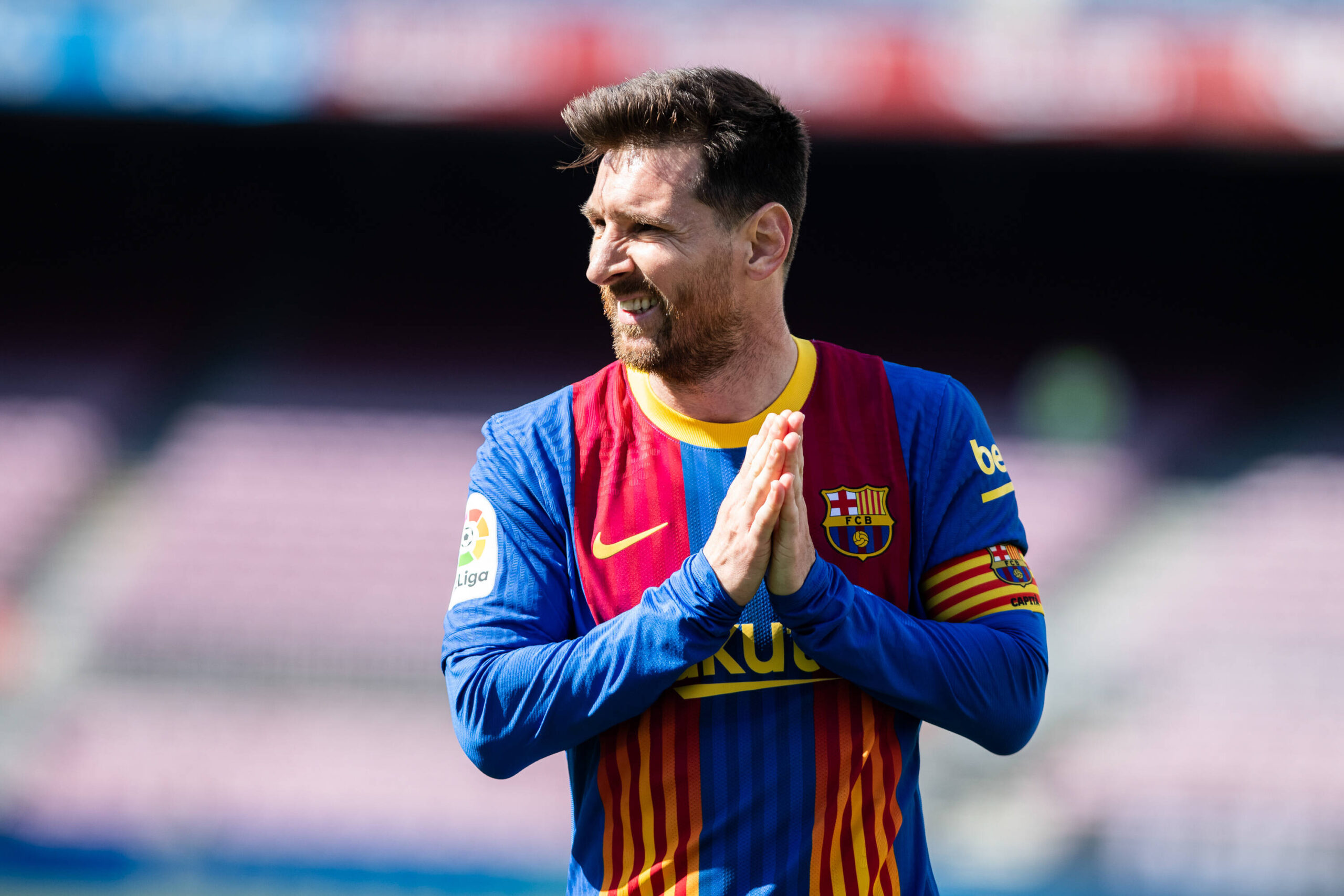 Lionel Messi ở lại Nou Camp với bản hợp đồng 2 năm