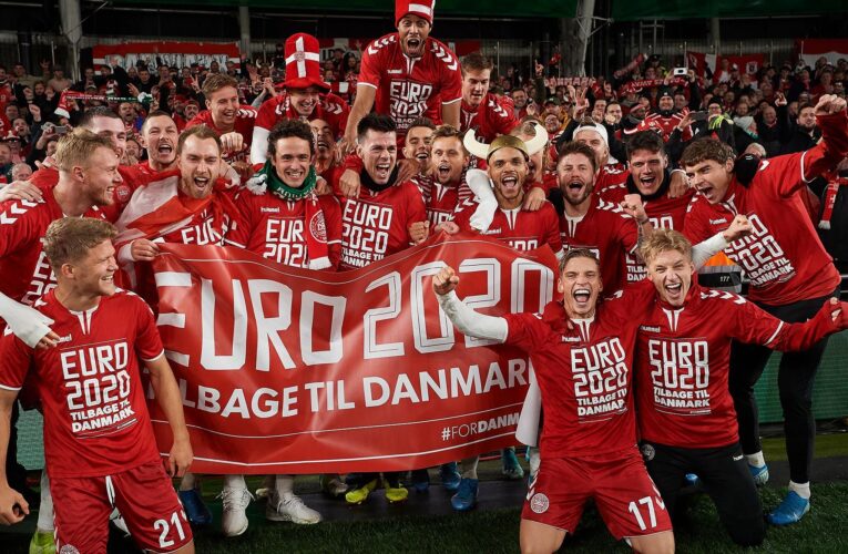 Những “chú lính chì” đội tuyển Đan Mạch bước vào vòng tứ kết Euro