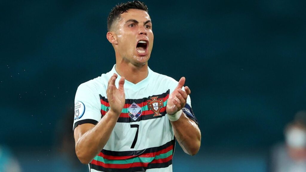 Siêu sao Bồ Đào Nha chia sẻ về việc bị loại khỏi Euro 2021