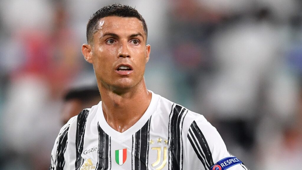 Ronaldo có động thái mới về tương lai của mình tại Juventus