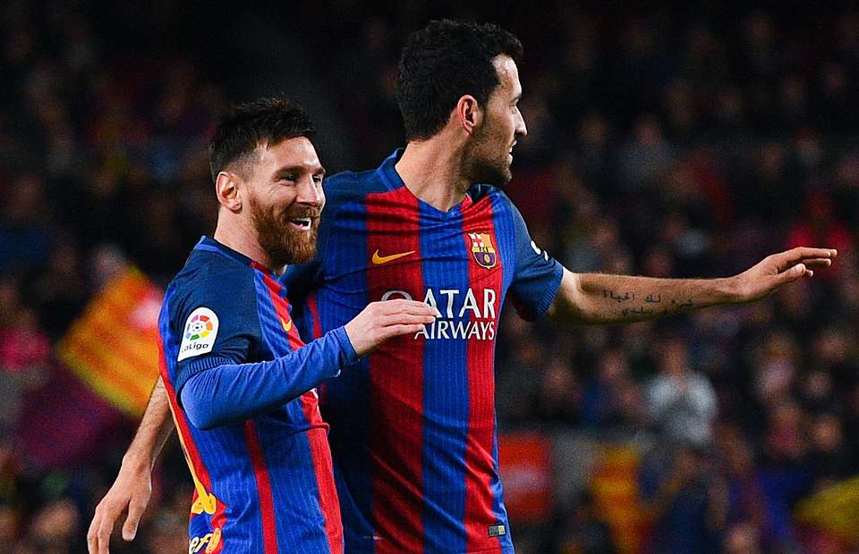Busquets hy vọng Messi sẽ ở lại Barcelona