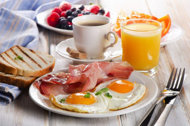 Bữa ăn sáng  đầy đủ lại rất quan trọng đối với các cầu thủ bóng đá