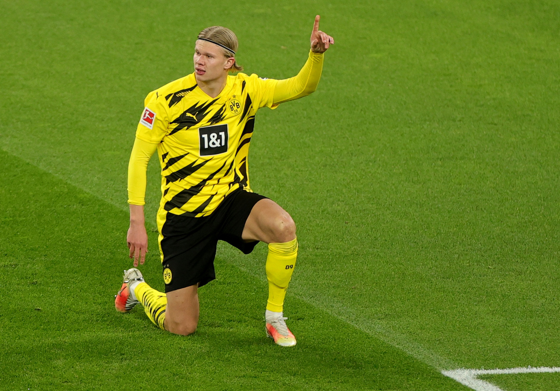 Cầu thủ người Na Uy sẵn sàng gắn bó tiếp với Dortmund