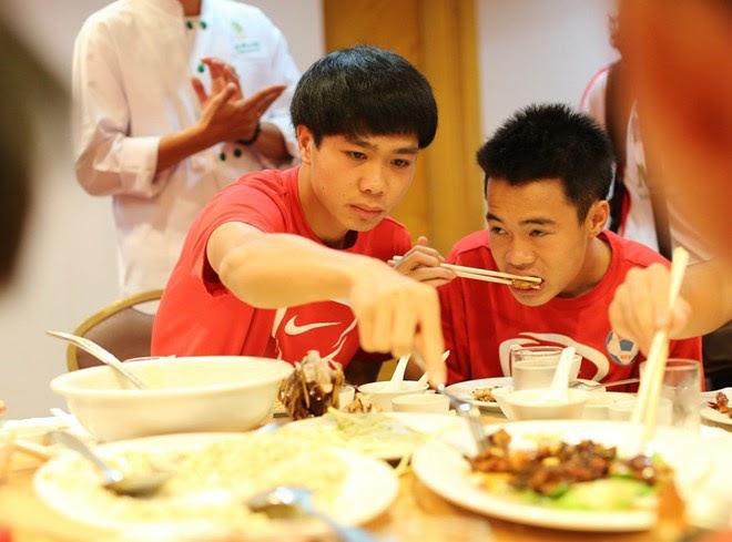 Một chế độ dinh dưỡng hợp lý giúp cầu thủ Việt có được thể lực tốt hơn