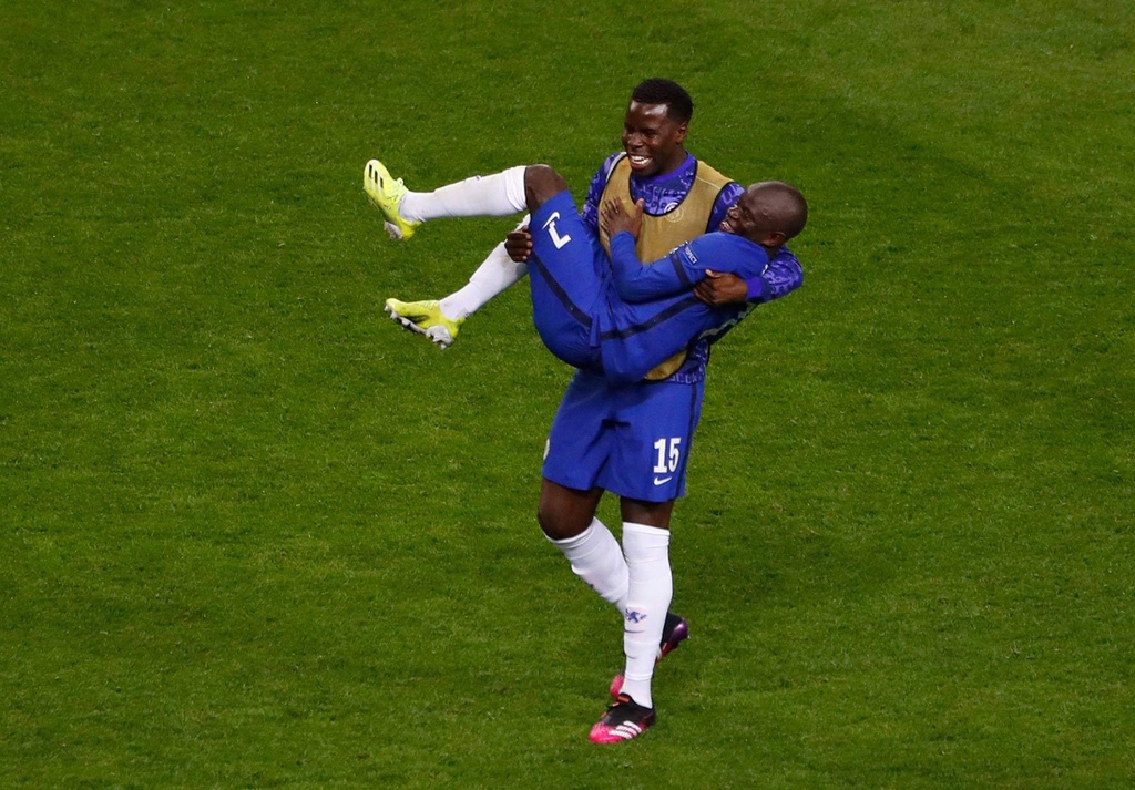UEFA đã gây bất ngờ lớn khi gạt bỏ N’Golo Kante