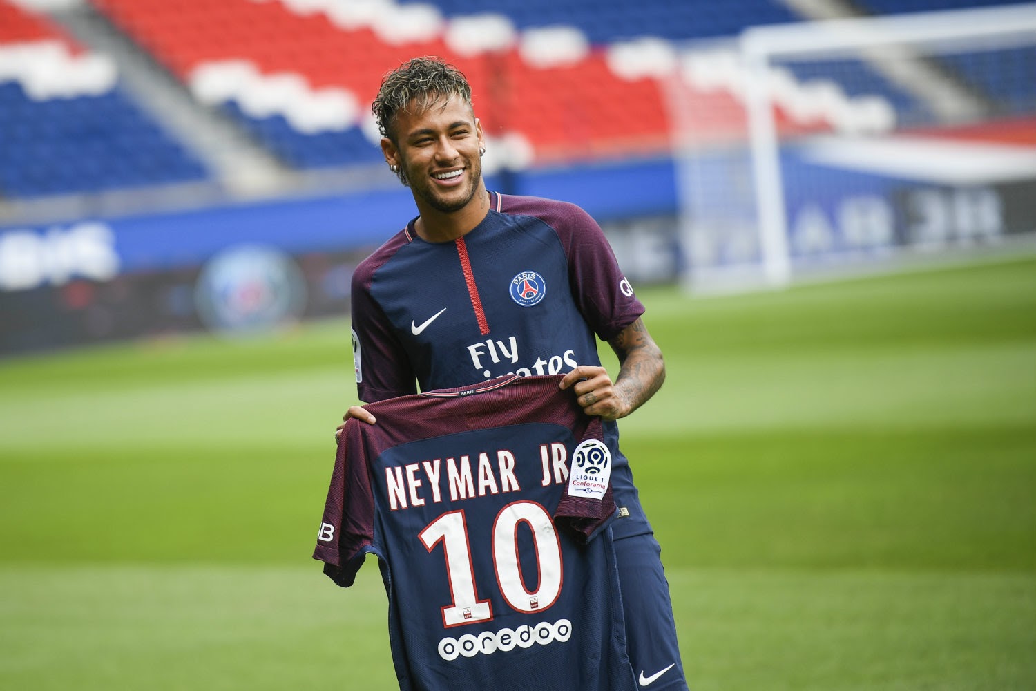 Paris Saint-Germain bác bỏ thông tin Neymar gia nhập Barcelona