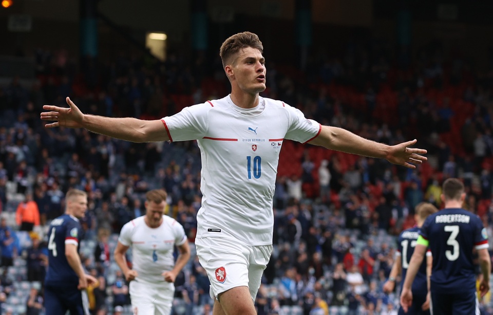 Patrik Schick tái hiện cú vô lê huyền thoại - Đe dọa danh hiệu vua phá lưới của Ronaldo