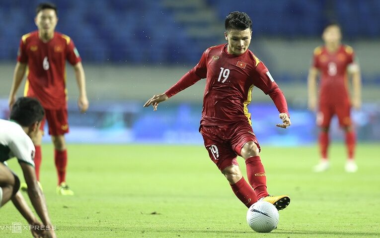 Tiền vệ Nguyễn Quang Hải muốn làm thủng lưới đội mạnh nhất bảng B