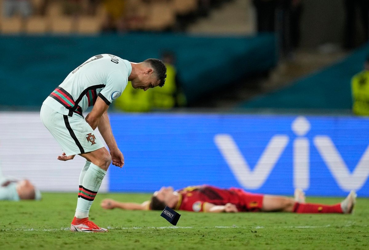 Cristiano Ronaldo kiếm được 38 tỉ đồng cho mỗi bài trên Instagram