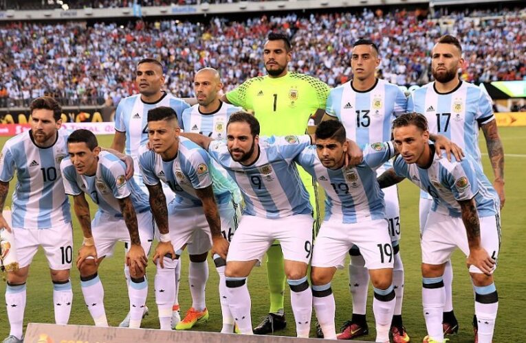 Đội Argentina thành công vào thẳng bán kết với sự thăng hoa của Messi