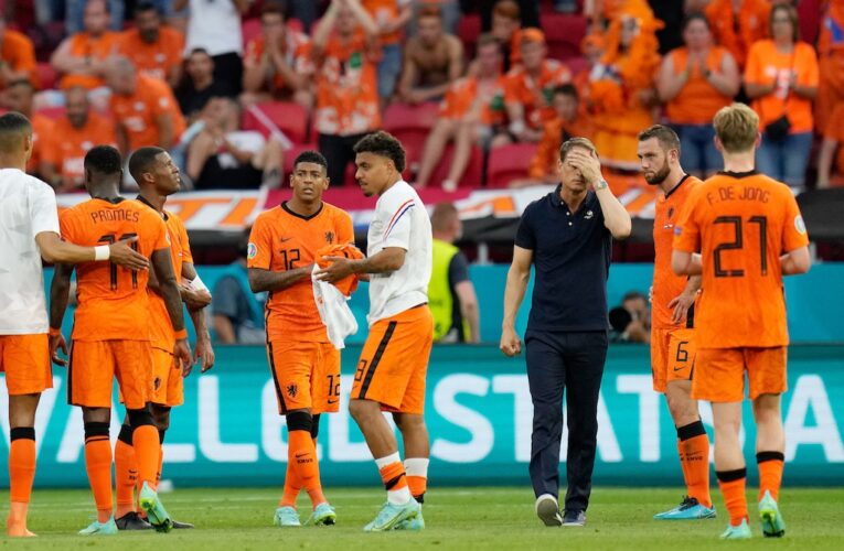 HLV Frank De Boer từ chức sau thất bại của Hà Lan tại Euro 2020