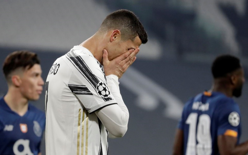 PSG và Manchester United hiện không quan tâm đến Ronaldo